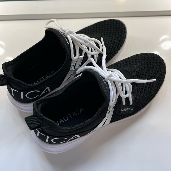 Nautica Women Sneaker Lace-Up Jogger Running Shoe, Black & White Silver, 7.5 - Picture 3 of 10